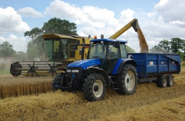 tractor-641158_1920.jpg